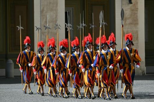 Des membres de la Garde suisse, le 27 mai 2026 au Vatican — Alberto PIZZOLI / AFP