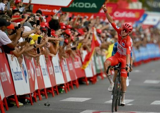 Tadej Pogacar remporte la 6e étape de la Vuelta, le 27 août 2026 à Castellón de la Plana — JOSE JORDAN / AFP