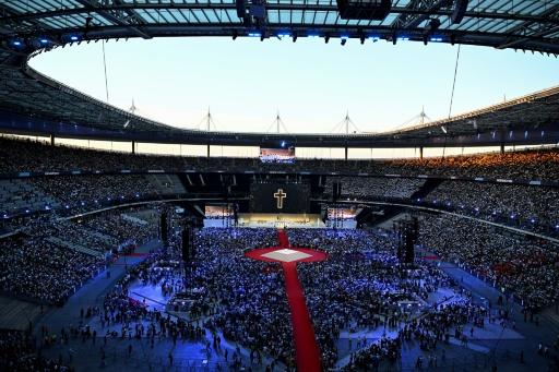 Tens of thousands of French youth swayed to Christian pop — JULIEN DE ROSA / AFP