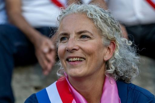 La députée écologiste Delphine Batho lors d'un rassemblement d'élus et d'agriculteurs contre un projet de ligne à très haute tension, dans le théâtre antique d'Arles, le 19 septembre 2026 — Miguel MEDINA / AFP