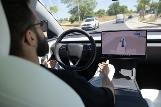 Tesla's semi-autonomous driving could be adapted to EU norms: France