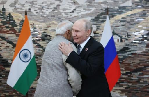 Photo diffusée par l'agence d'Etat russe Sputnik montrant le président russe Vladimir Poutine et le Premier ministre indien Narendra Modi lors d'une rencontre en marge du sommet de l'Organisation de coopération de Shanghai  à Bichkek, le 31 août 2026 — Peter KOVALEV / AFP