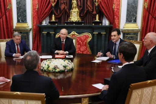 Zelensky prevê inverno com guerra após reunião com enviados dos EUA