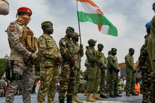 Mutinerie déjouée au Niger: des milliers de personnes rassemblées à Niamey pour soutenir Tiani