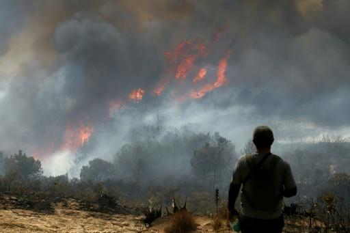 En Colombie, un village touristique menacé par le feu dans les Andes