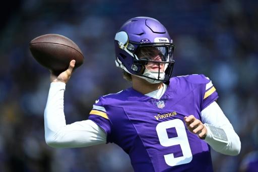 NFL Giants obtain QB McCarthy from Vikings