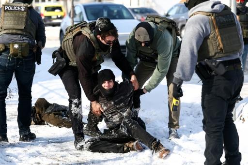 Agente do ICE é acusado de mentir em caso de ataque a imigrante