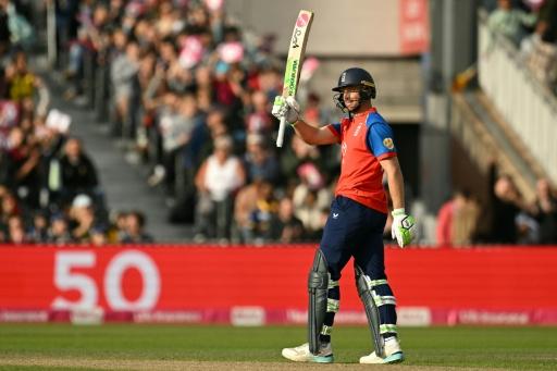England thrash Sri Lanka again to return to top of T20 rankings