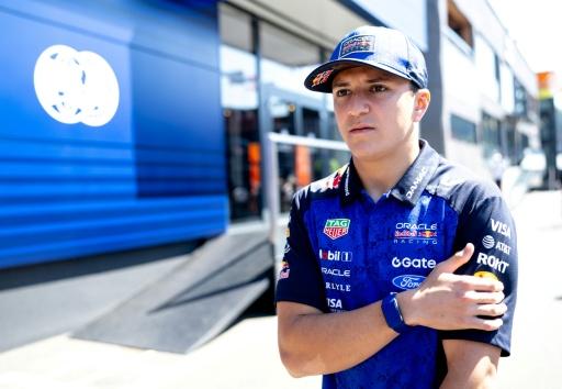 Isack Hadjar voltará a correr no GP do Azerbaijão de F1
