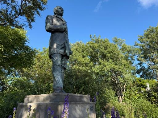In Iceland, the mystery of the poet, the tomb and the Danish grocer