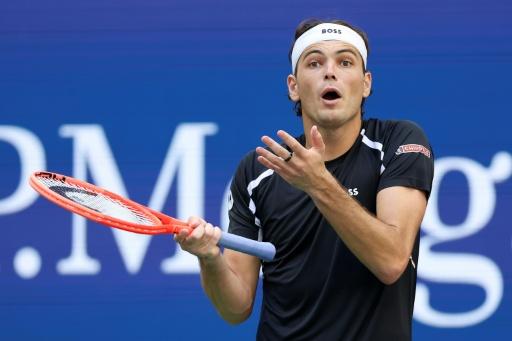 Taylor Fritz se lamenta durante su derrota ante Francisco Cerúndolo en el US Open el 5 de septiembre de 2026 — MATTHEW STOCKMAN