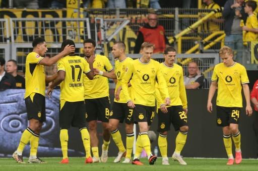 Friburgo es el nuevo líder de la Bundesliga, Dortmund sigue su ritmo