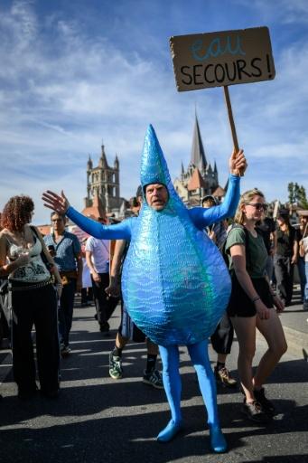 'There's been a real lack of water this summer,' said Vincent Fontannaz, dressed up as a drop of water — Fabrice COFFRINI / AFP