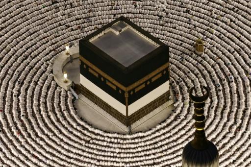 Saudi Arabia accuses Houthis of targeting Mecca, warns of 'red line'