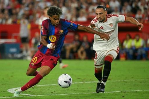 L'attaquant de Barcelone Lamine Yamal samedi à Séville en championnat d'Espagne. — JORGE GUERRERO / AFP