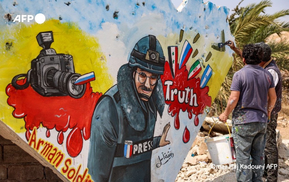 AFP photo by Omar Haj Kadour - Painting of Arman Soldin in Binnish, Syria